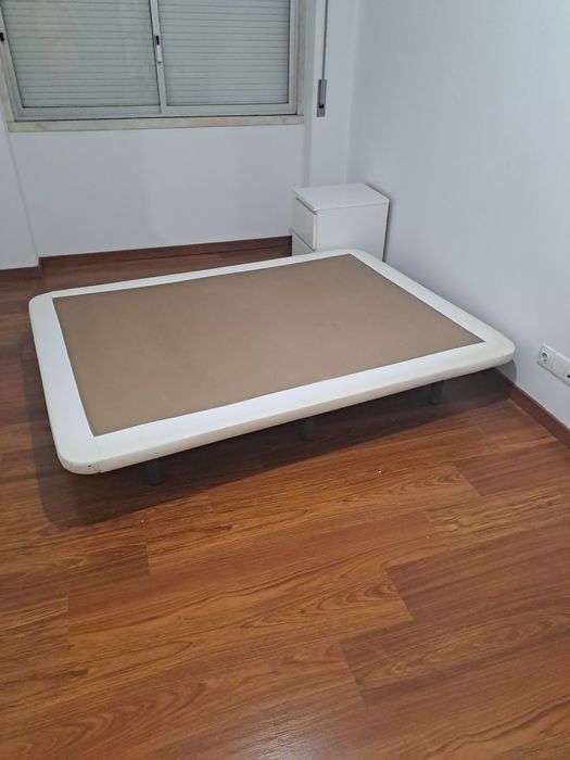 Vendo cama e colchão 50 euros
