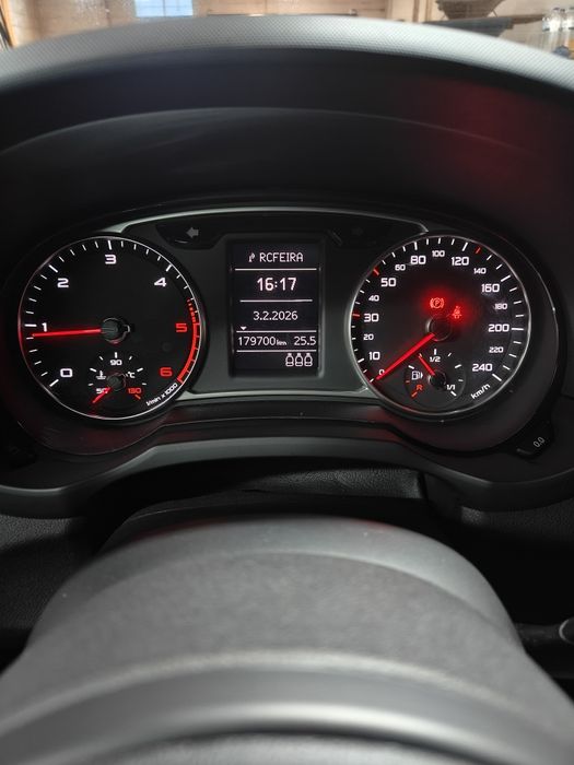 Audi A1 8X, 1.6 tdi
Modelo S-line

Levou agora:
Revisão completa, oleo