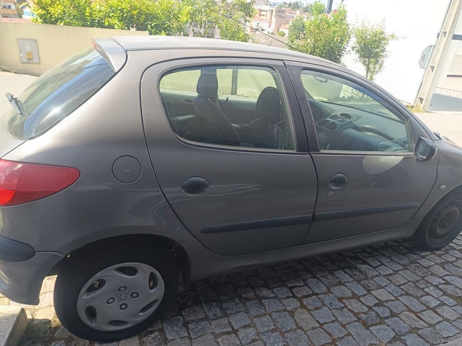 Peugeot 206 em bom estado