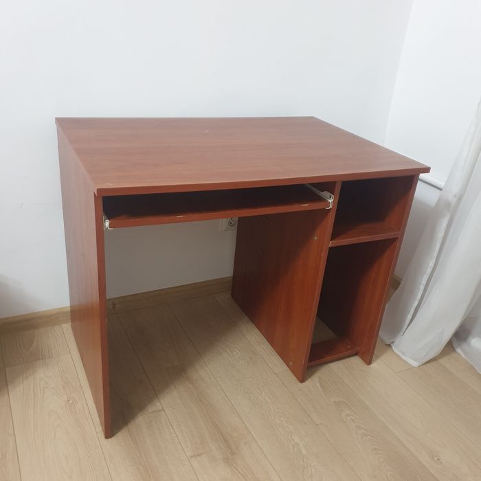 Стіл комп'ютерний,письмовий.