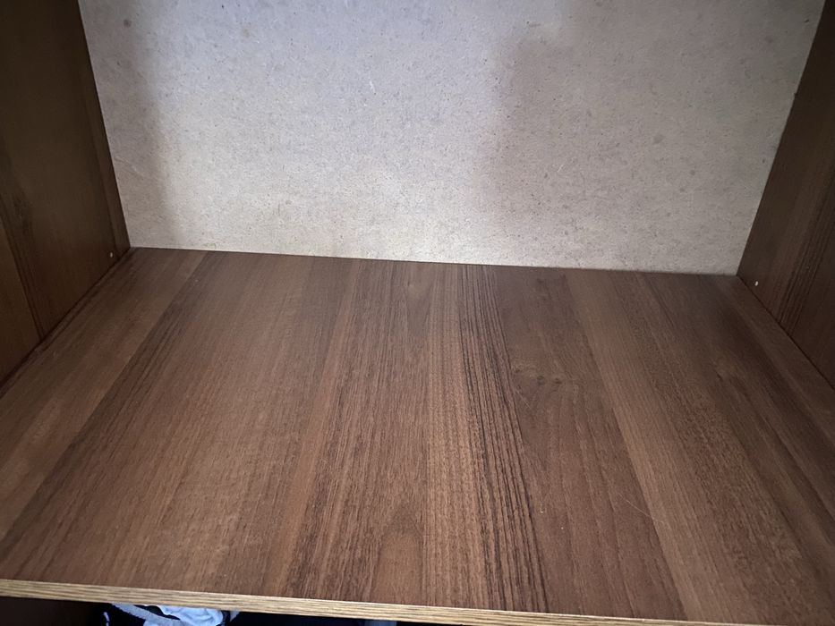 Меблі для спальні . Шафа ,комод та 2 тумбочки і жіноча тумбочка