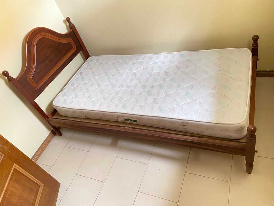 OPORTUNIDADE! Cama de Solteiro + Colchão - A BOM PREÇO