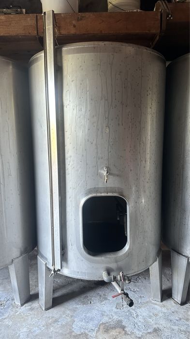 Cubas em inox 1500litros / 3 pipas