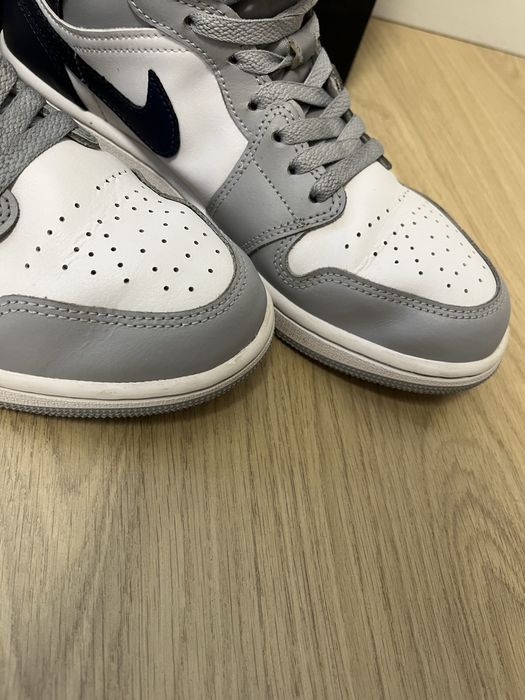 Jordan 1 Mid Wolf Grey Midnight Navy