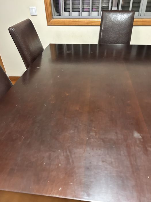 Mesa de madeira nogueira