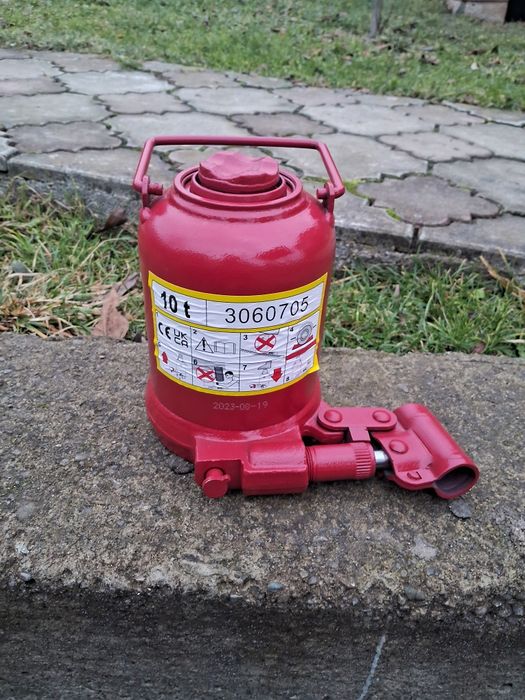 Продам домкрати нові