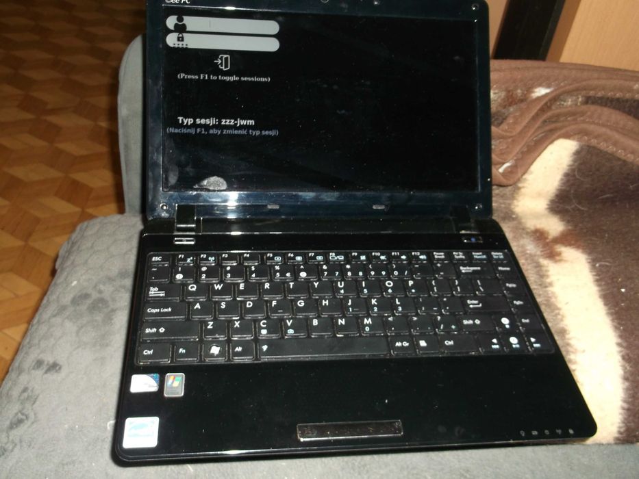 mały laptp asus jak nowy procesor intel ATOM inside