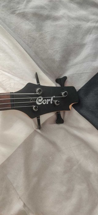 Baixo elétrico Cort Action DLX