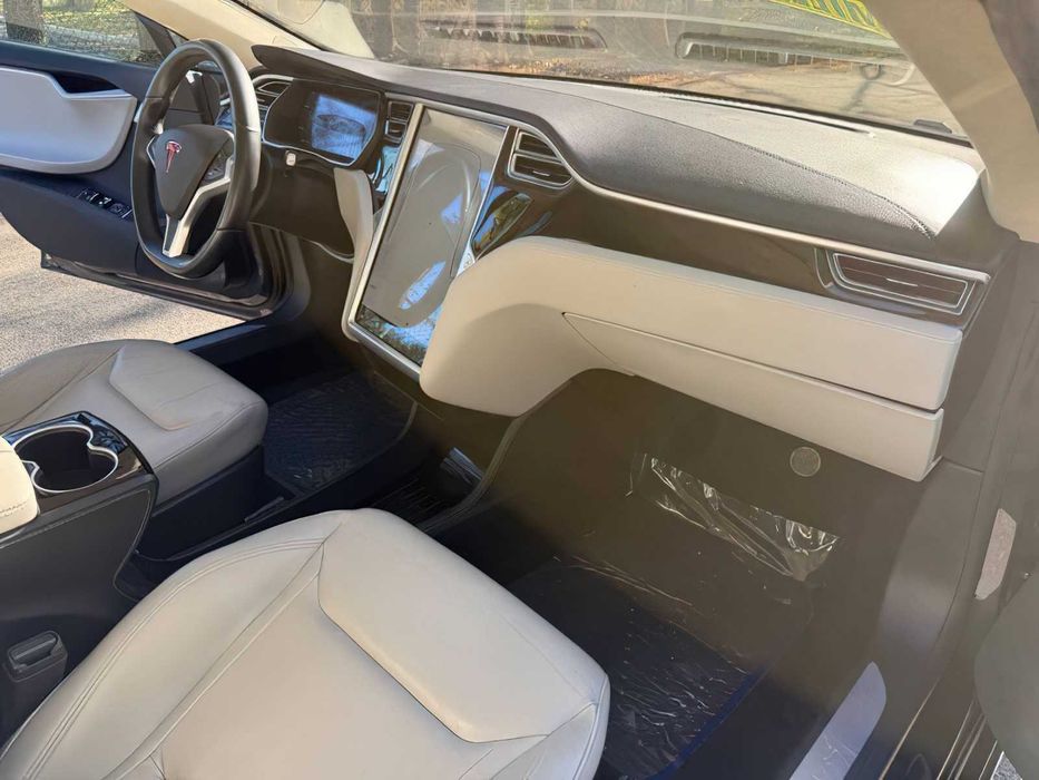 Tesla Model S 70D      2015