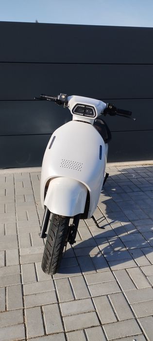 Scooter elétrica Arena Rena 125cc