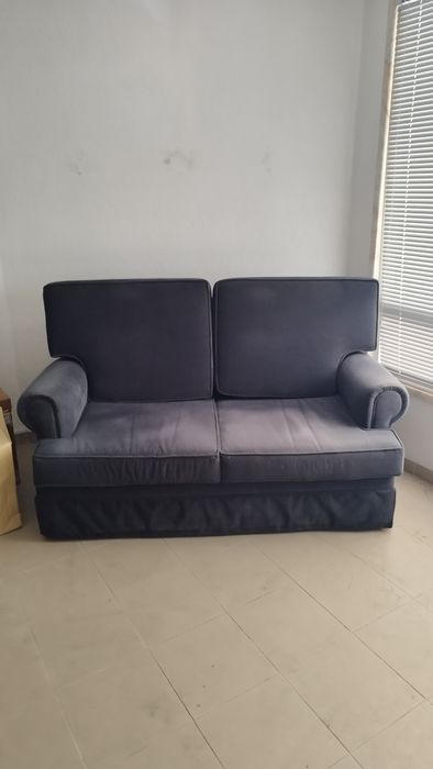 Sofá cama cinzento escuro