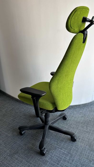 Fotel obrotowy Kinnarps seria Plus z zagłówkiem zielony (ok. 40 szt.)