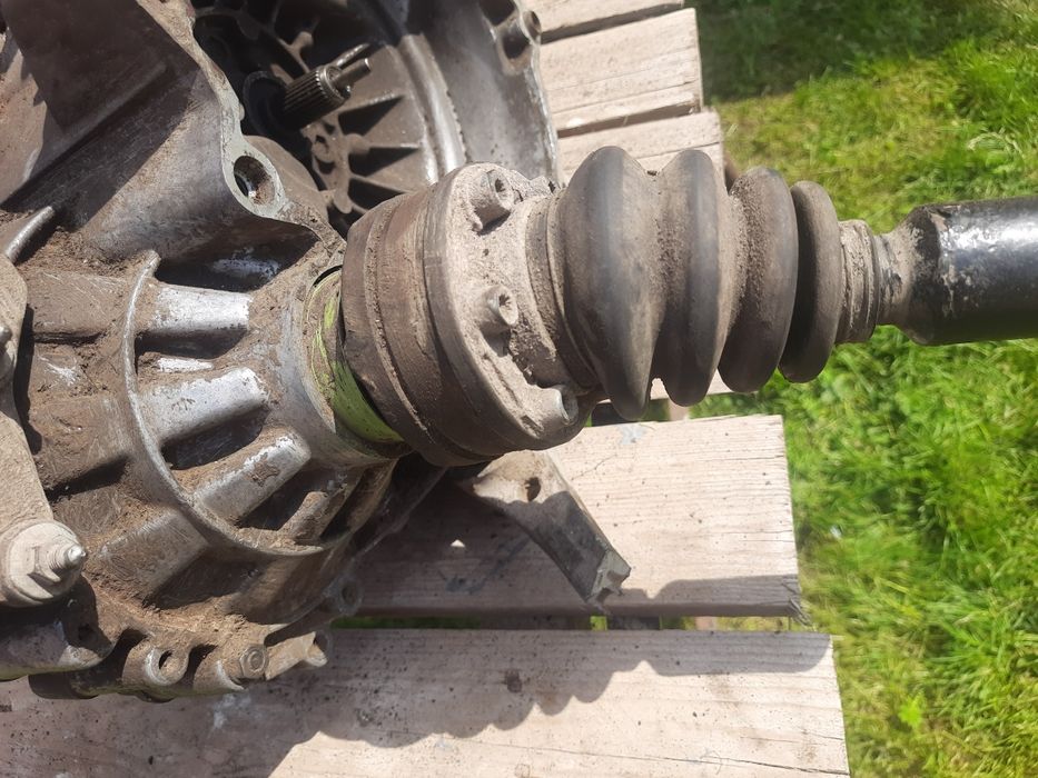 МКПП коробка передач 5-ступка VW Caddy Golf Bora Skoda AUDI 02K301107J