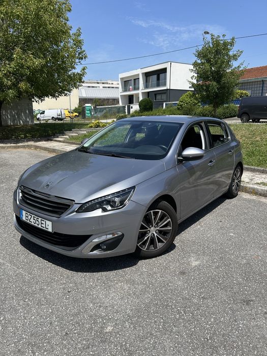 Peugeot 308 1.2 PureTech Allure – 110cv Ano 2016 | 119.000 km | Gasolina