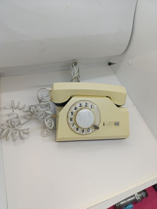 Старший радянський стаціонарний телефон СССР вінтаж ретро з круглим