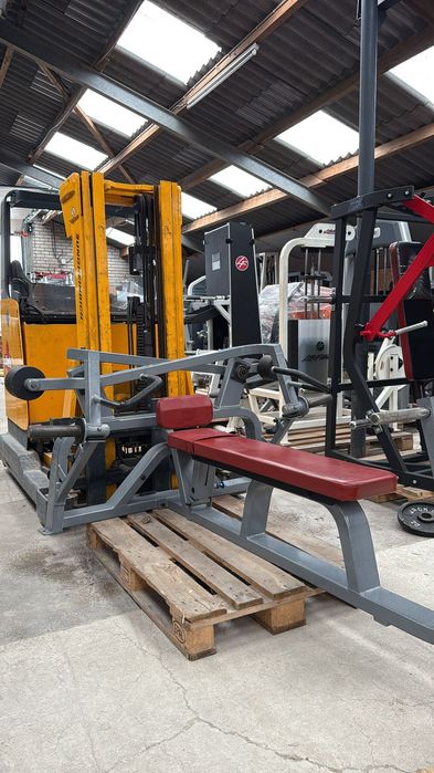 Precor icarian chest press