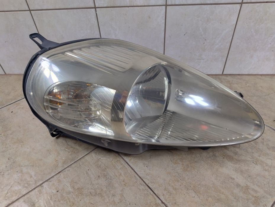 Reflektor lampa prawy przód Fiat grande Punto 3  III  05-10 valeo Euro