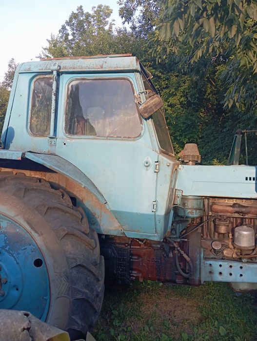 Продам МТЗ 82 в непогані якості (мінуси почало підспускати колесо, і салон в погані якості)
