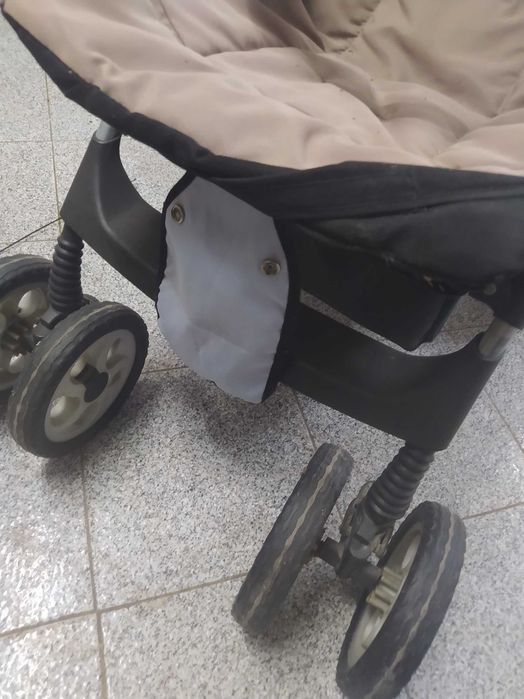 Carrinho de passeio de bebé