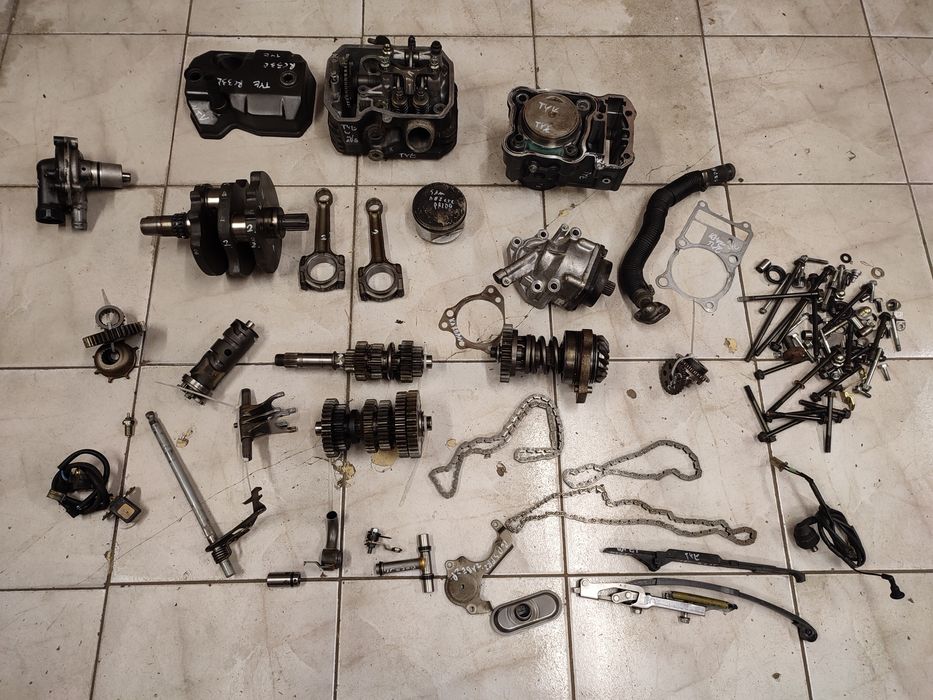 Honda NTV 650 silnik części wał cylinder głowica skrzynia ślizg wałek