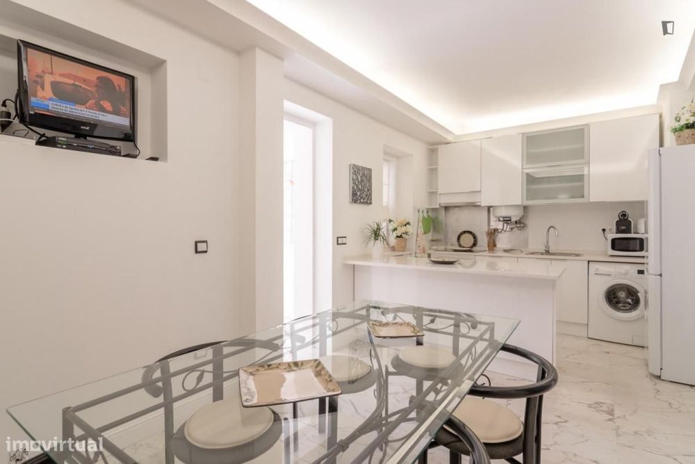 Quarto - localizado em Campolide Lisbon