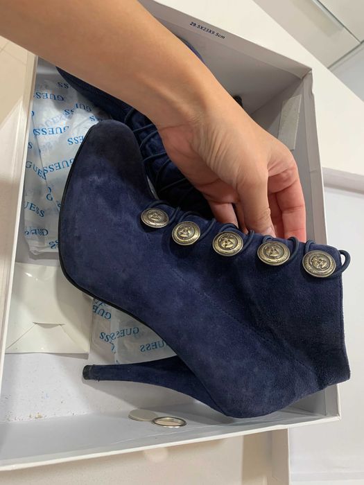 Botins GUESS camurça azul marinho