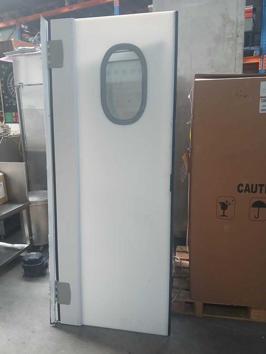 PORTA VAI-VEM EM FIBRA COM ÓCULO - 390€