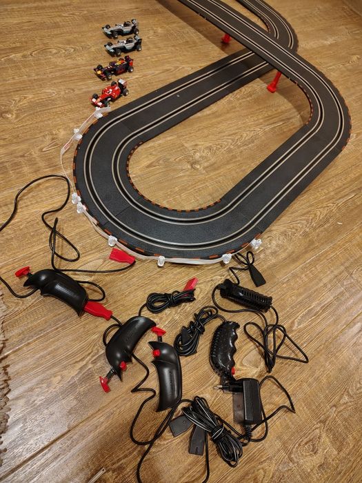 Автотрек Carrera GO!!! Champions F1 - Розширений Набір (4 Машинки, 6 П