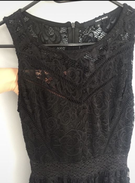 Czarna sukienka koronkowa