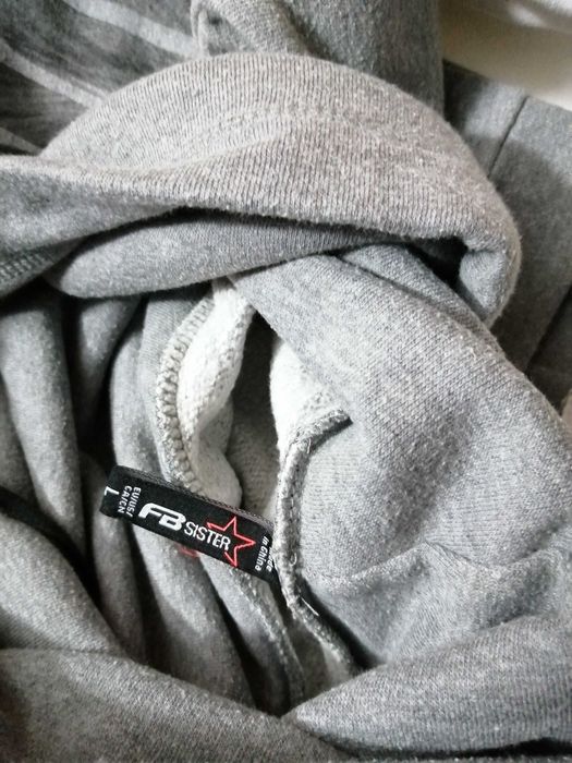 Sweat cinzenta com gola