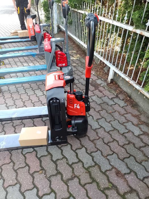 Paleciak F4 1500 kg  krótkie widły L-1000