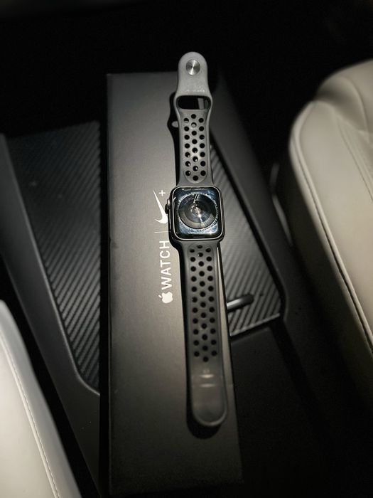 apple watch 4 44 nike - купити телефони та аксесуари - Ціна на OLX.ua