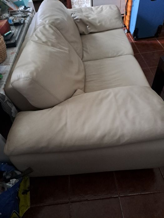 Sofá em couro muito confortável