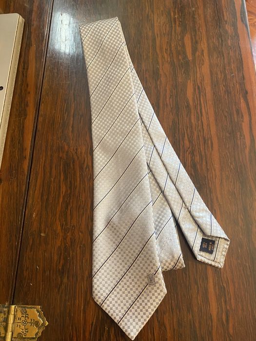 Gravata em seda de marca