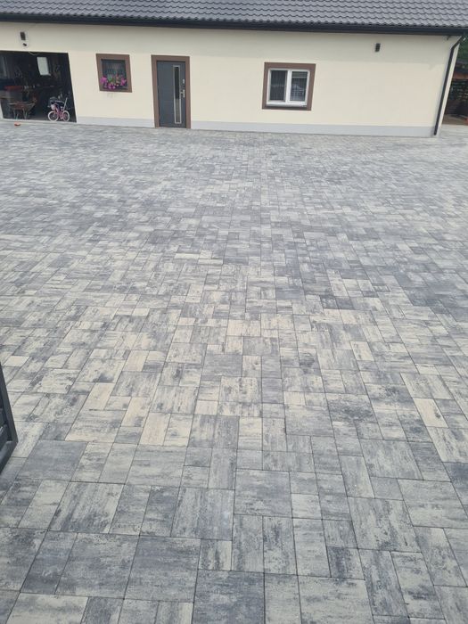 Układanie kostki brukowej opaski chodniki tarasy