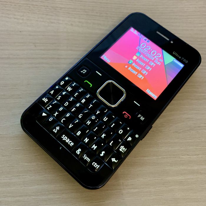 Продам Новий Мобільний Телефон Servo Ultra 700. NFC. 4 SIM. Акція!