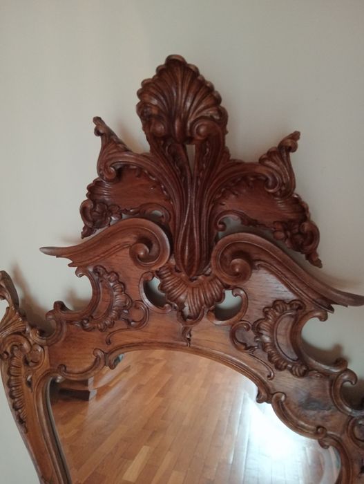 Cama antiga em madeira estilo D. João V