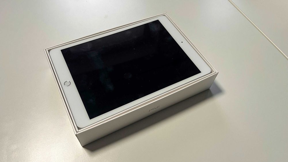 iPad 8 generacji 32GB Wi-Fi srebrny – stan bardzo dobry