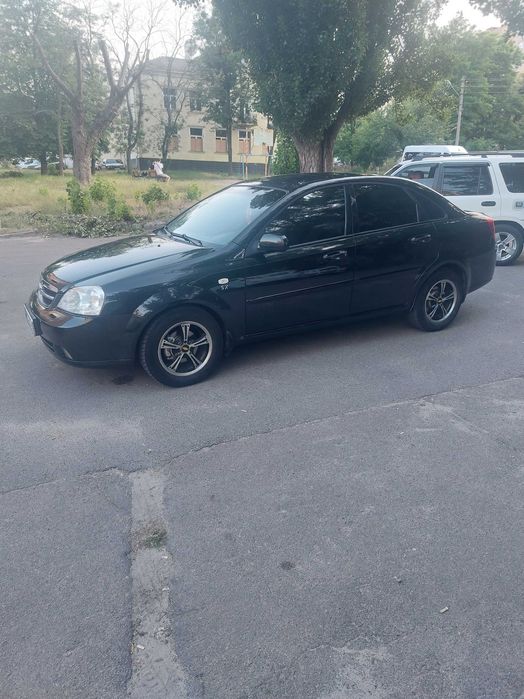 Шевролє Лачеті в гарному стані