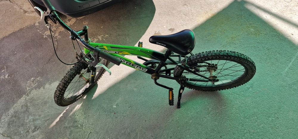 Bicicleta, berg aro 20 com alguns detalhes de uso.