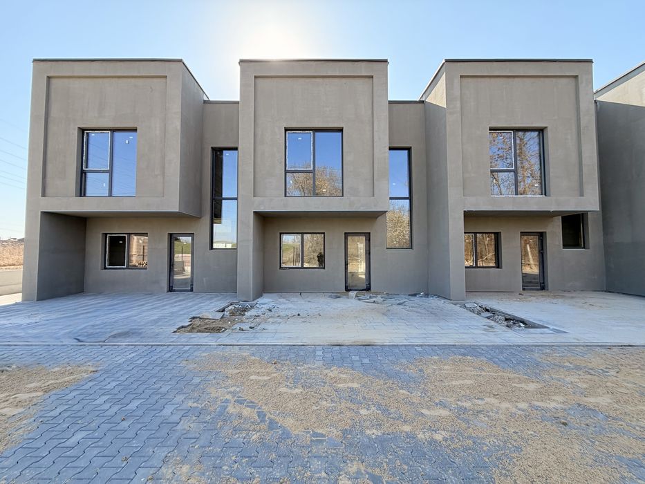 Продаж  таунхаусів з керамоблоку в с. Липини