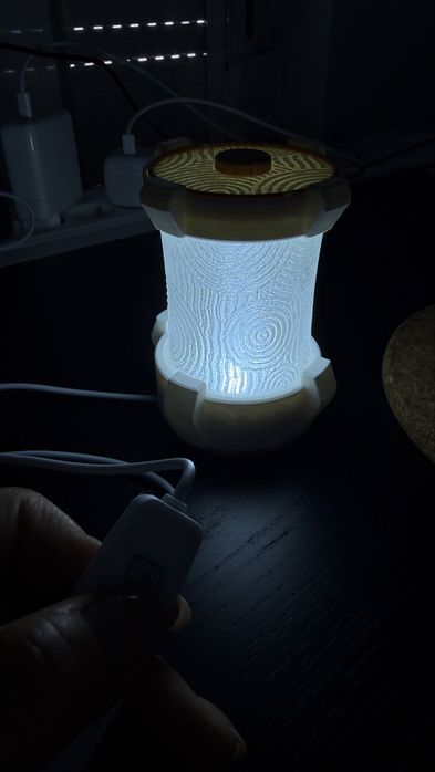 Candeeiro LED estilo Zelda com 3 modos e brilho ajustável