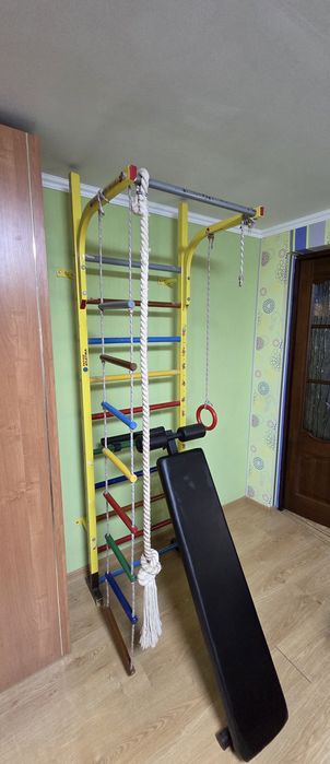 Шведська стінка в гарному стані