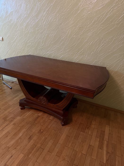 Стіл обідній великий