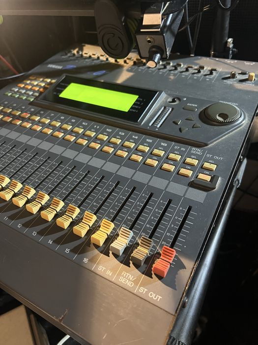 Mesa de som em otimo estado