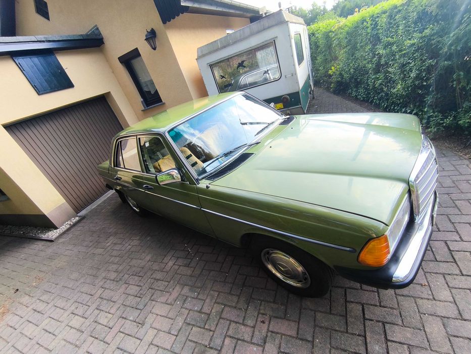 Mercedes W123 240D Oldtimer Museo do Caramulo — photo 2