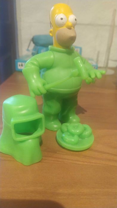 Vendo figuras Simpsons e Family Guy