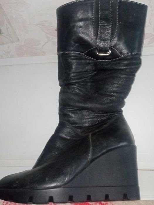 Сапоги кожаные, чобітки шкіряні.