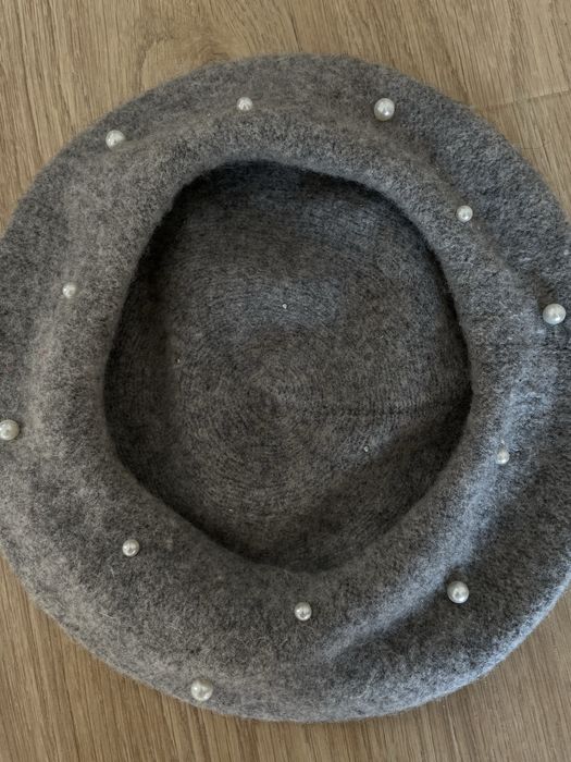 Beret z perelkami