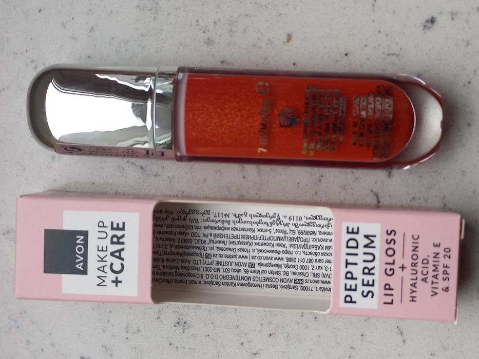 Błyszczyk-serum z peptydami Ruby Drip Avon